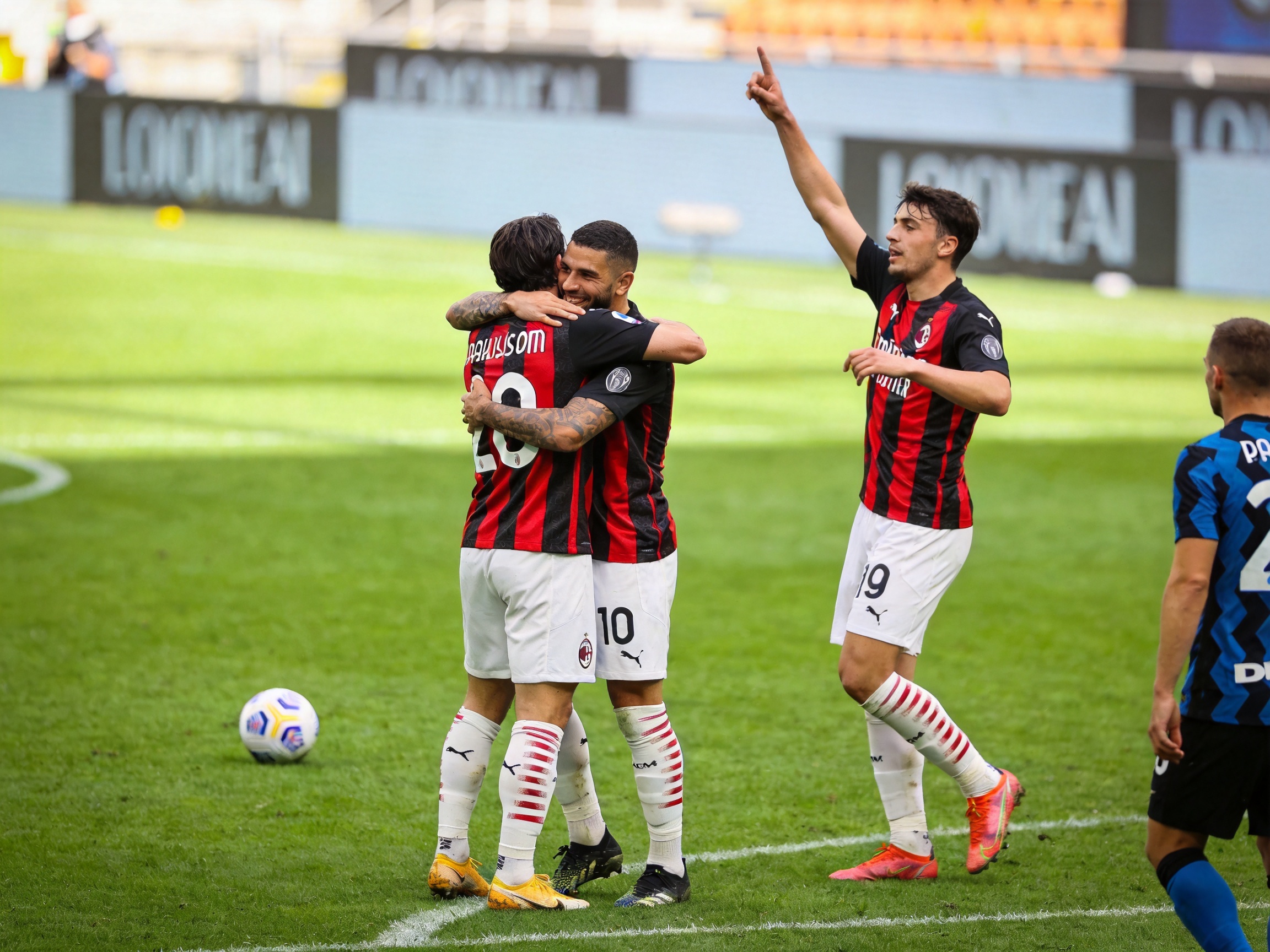 AC米兰客场2-1逆转国际米兰比赛战报
